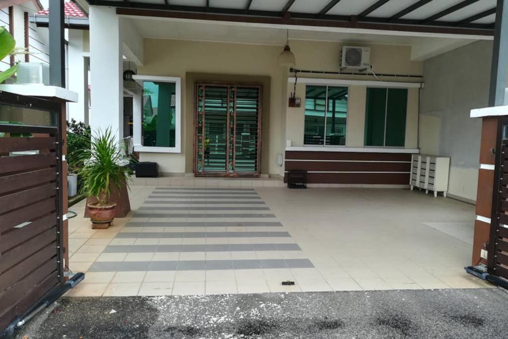 D Wangi Homestay Pasir Gudang At Ecotropic Exterior photo